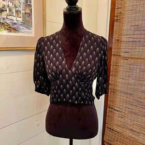 Carolann Wachter Mind blouse in black and gold print size 4 100% Silk classy
